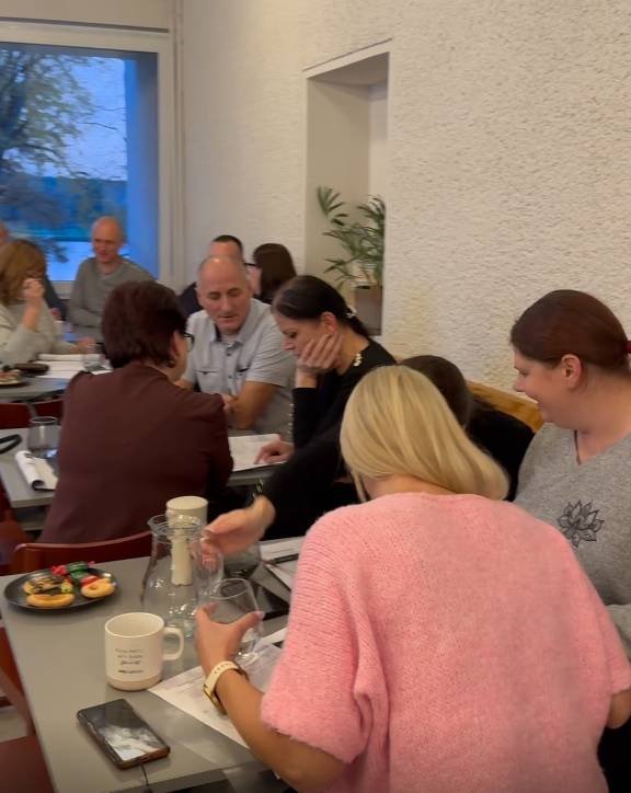 Efektyvios komunikacijos kursas – kelionės pradžia į gilesnį savęs ir komandos narių pažinimą bei tarpusavio santykius, kurie stiprina pasitikėjimą!